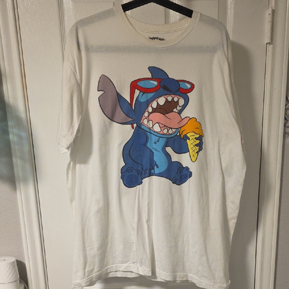 Disney White Tee Stitch Eating Ice Cream Xl